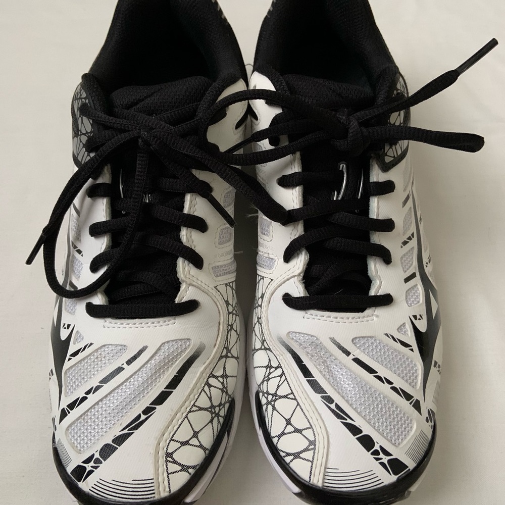 Mizuno women’s volleyball shoes